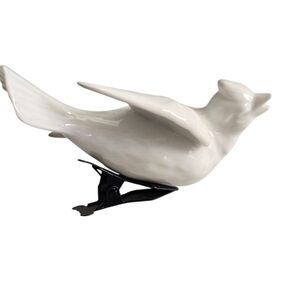 Vintage White Porcelain Bird Clip – Glossy Ceramic Dove Figurine 4"